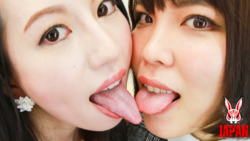 Self-introduction &amp; mutual tongue observation Dense intertwining saliva lesbian kissing Rei Tokunaga Momo Momoi